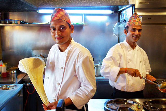 Nepali kitchen SAMJHANA （ネパールキッチン　サムジャナ） 高松店-スタッフ.jpg
